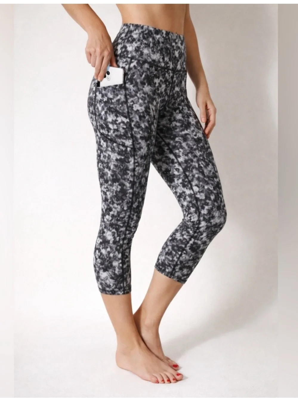 Athleta Salutation Stash 7/8 Tights Black & White Opaline Floral Large L